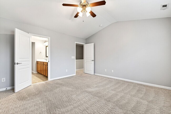 Building Photo - Cozy 3BR Townhouse in Glenwood Crossing!