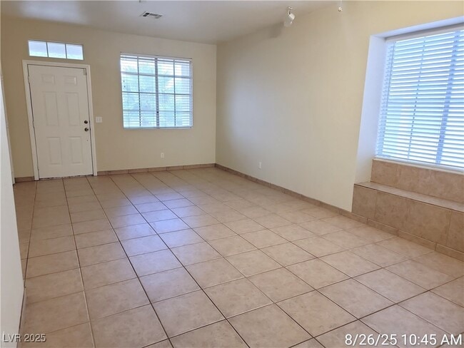 Building Photo - 948 Lloyd George Dr