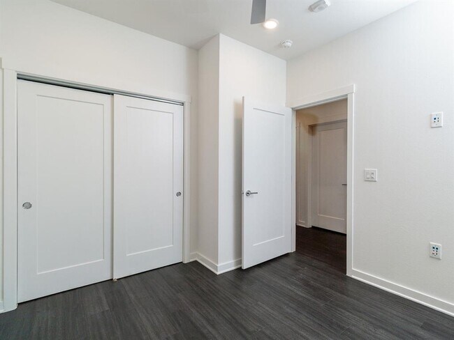 Building Photo - 4361 S Congress Ave