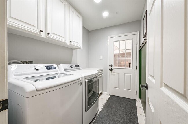 Building Photo - 5006 Shady Nook Ct