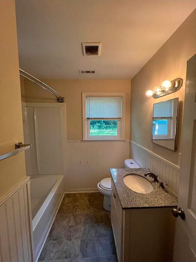 Building Photo - Charming Home with Front & Rear Porches overlooking large yard!!