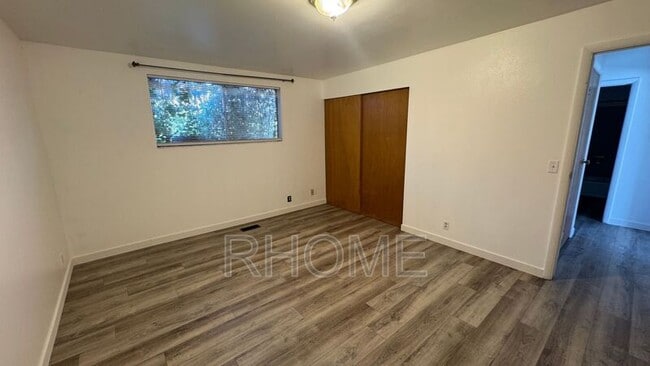 Building Photo - 267 W Center St