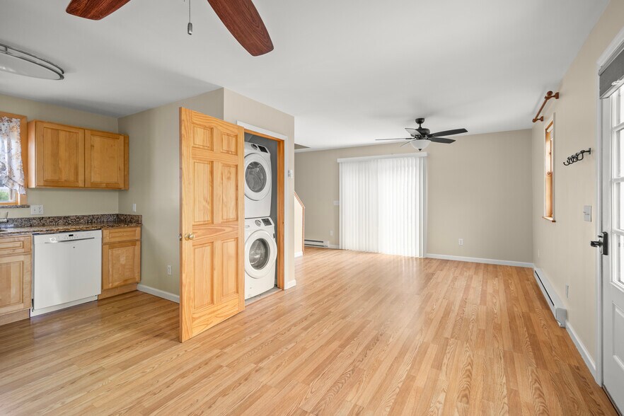 Apt E Washer Dryer - 292 Mansion St