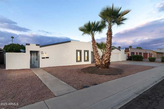 Building Photo - 532 W La Jolla Dr