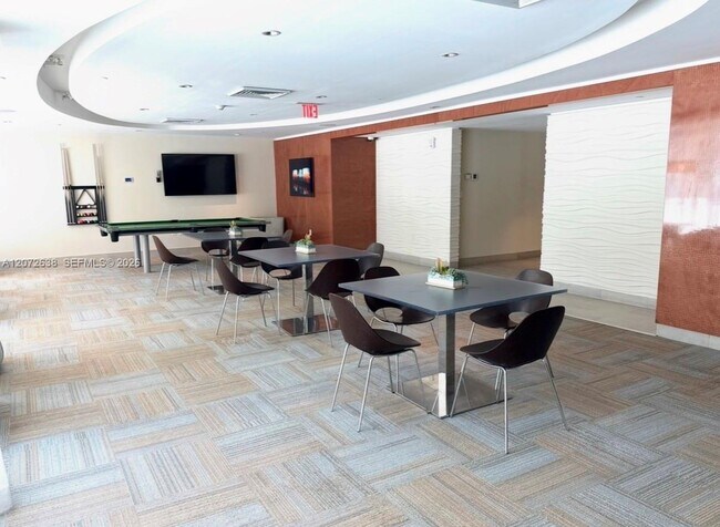 Building Photo - 950 Brickell Bay Dr