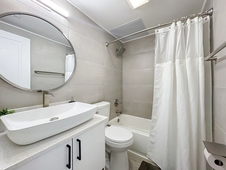 Building Photo - 1401 SE 15th St