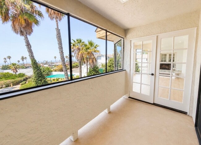 Building Photo - 2 Bedroom 2 Bath Bay Park Condo with Stunning Mission Bay Views!!