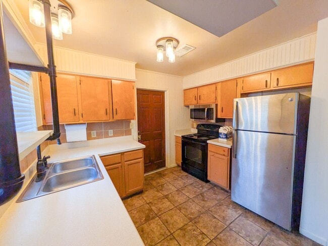 Building Photo - 9225 Shepherd Dr