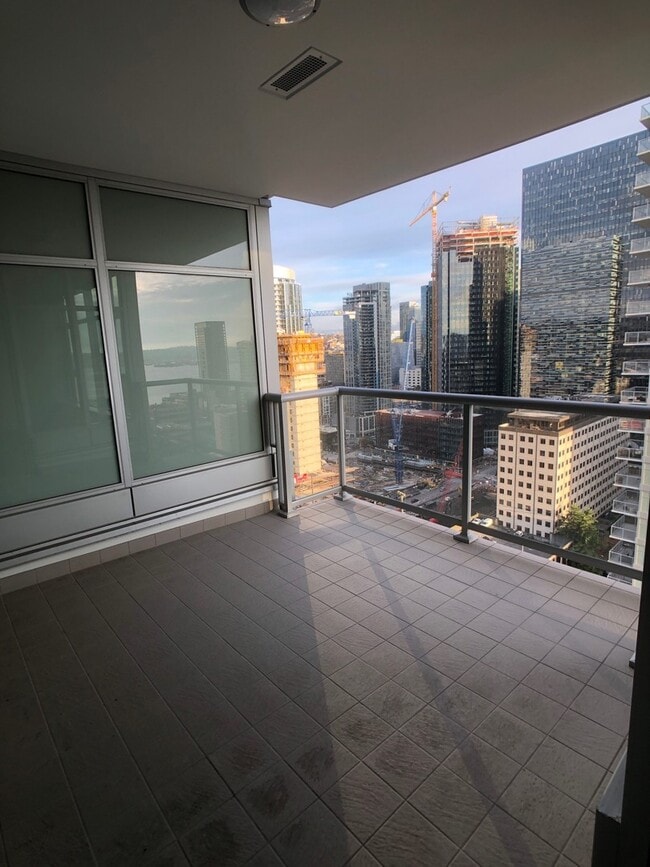 Building Photo - Insignia View - 2 Bedroom / 1.75 Bath w/ O...