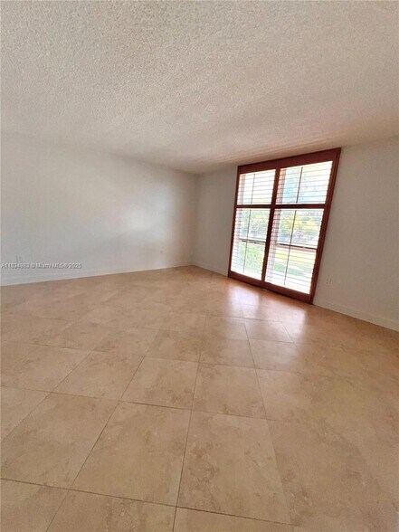 Building Photo - 17600 N Bay Rd
