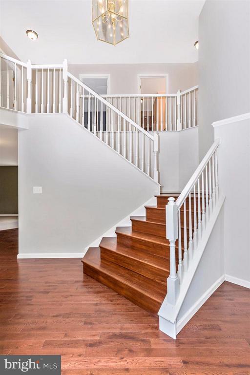 Building Photo - 2105 Twin Peaks Ct