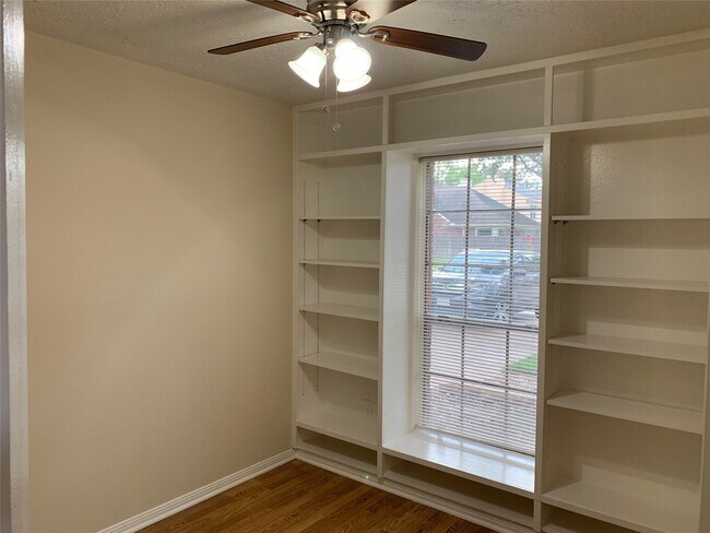 Building Photo - 1103 Mountain Meadows Dr