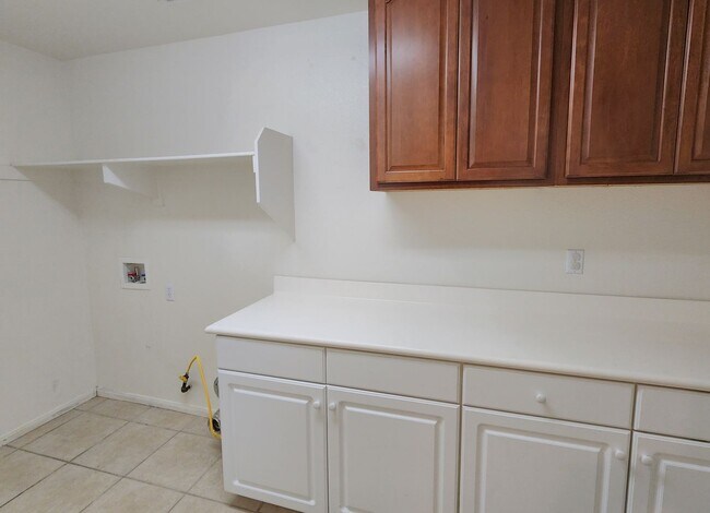Building Photo - 4BD 3.5BA Waterfront Home on Cul-De-Sac in...
