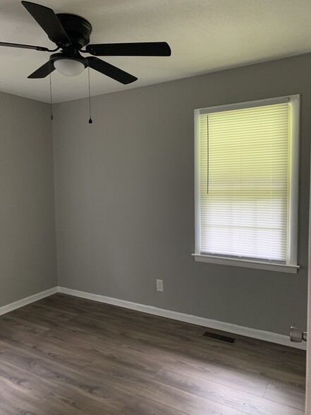 Building Photo - 6605 Rex Rd