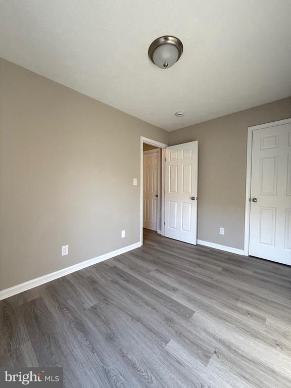 Building Photo - 46359 Columbus Dr