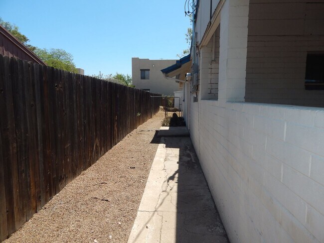 Building Photo - Available NOW! Private 1 bedroom with AC