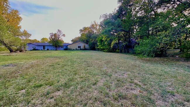 Building Photo - 11020 E Belaire