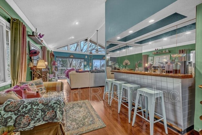 Building Photo - 373 Laredo Dr