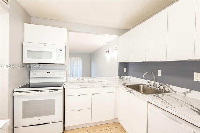 Building Photo - 4600 SW 67th Ave