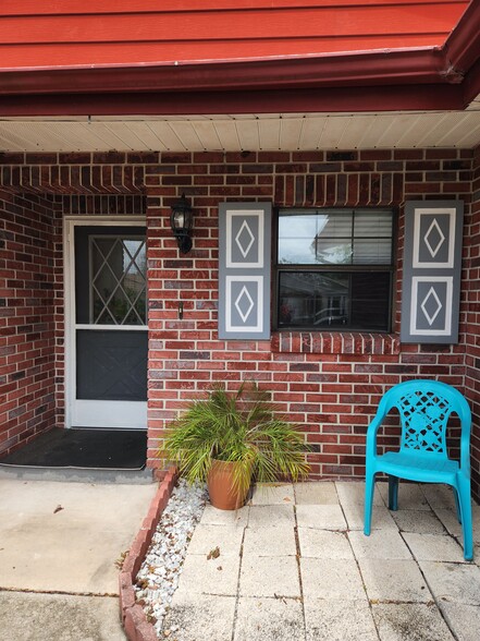 Building Photo - 415 Shangri La Cir