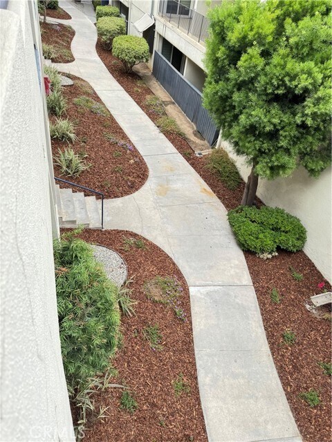 Building Photo - 251 N Oakland Ave