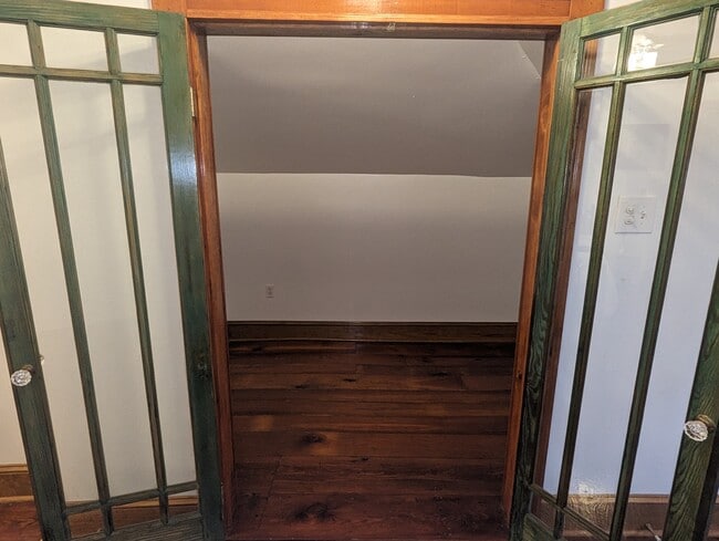 Building Photo - 5107 Dryades St