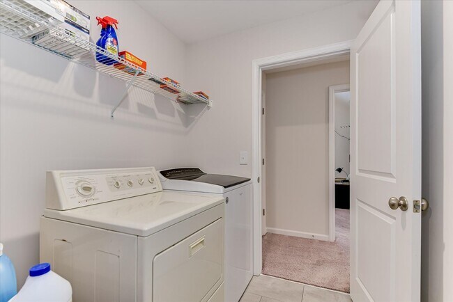 Building Photo - 6051 Big Pond Trl