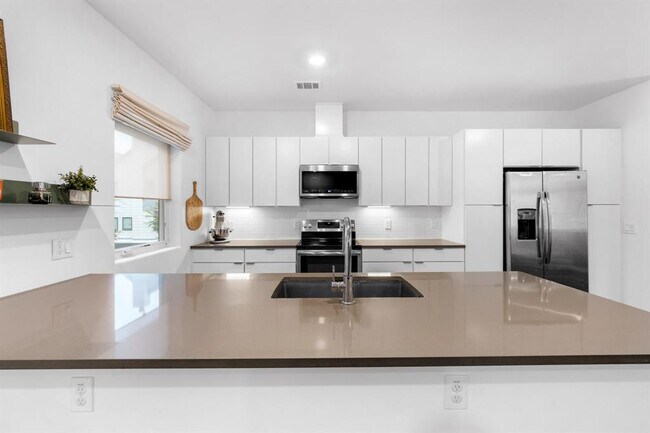 Building Photo - 5924 S Congress Ave