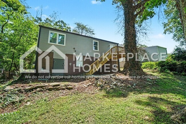 Building Photo - 2801 Palm Dr