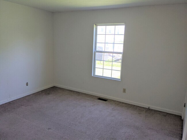Building Photo - Spacious 2 bed 2 bath duplex in Franklin Indiana!
