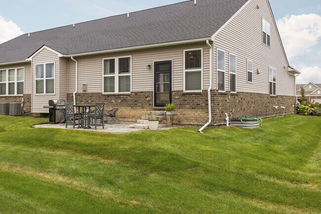 Building Photo - 402 Henstride Ct