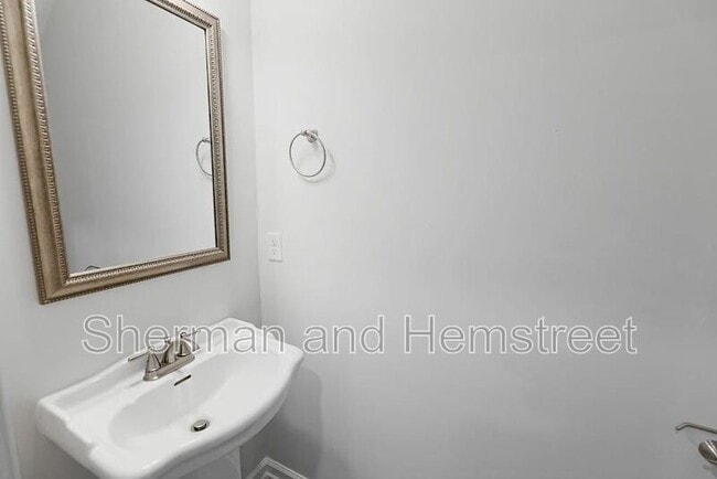 Building Photo - 2065 Lotus Dr