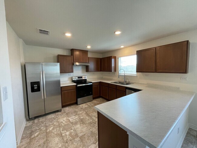 Building Photo - 4 Bdrm Home in Legend Heights, NBTX