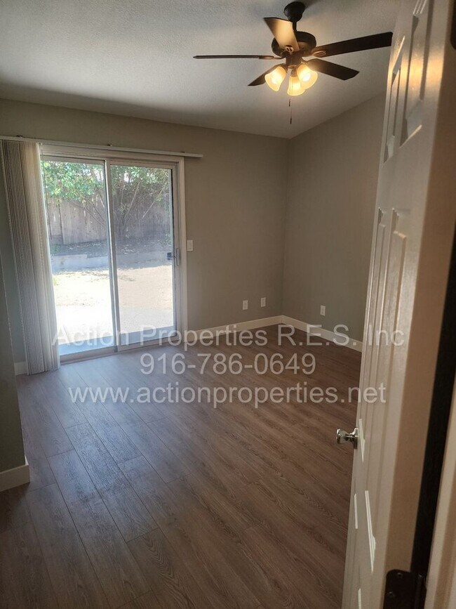 Building Photo - West Roseville 3 bedroom 2 bathroom 1406 sqft Three Car Garage Walking to Wood Creek High