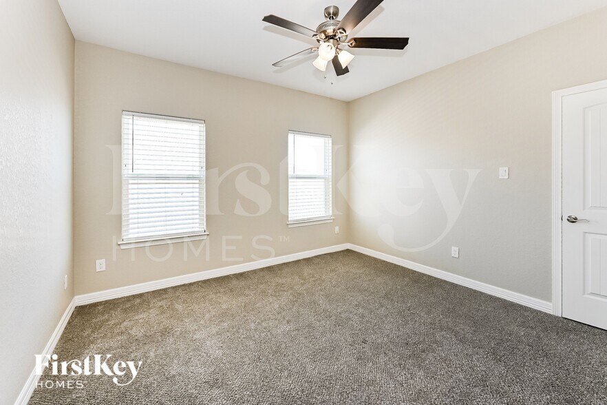 Building Photo - 215 Brazos Dr