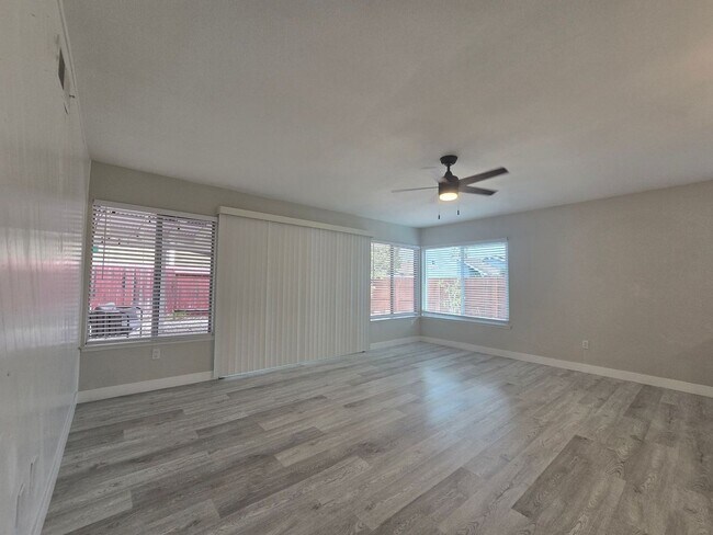 Building Photo - 11321 Volans St