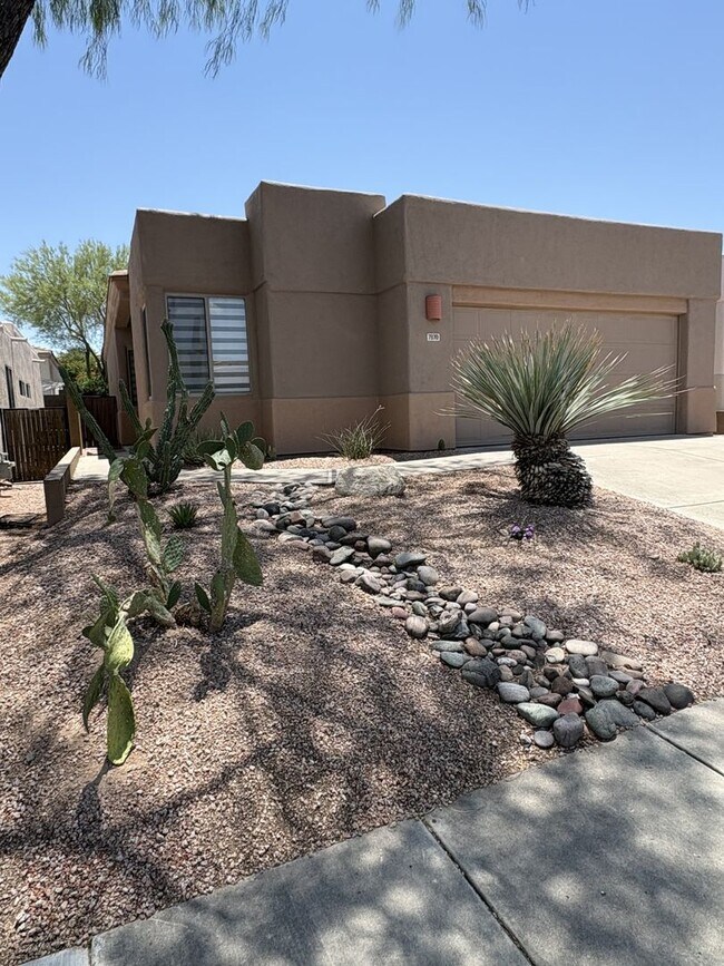 Building Photo - Gated community near Sabino Canyon/Tangue Verde