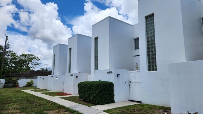 Primary Photo - 5060 Elmhurst Rd