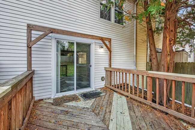 Building Photo - Craftsman