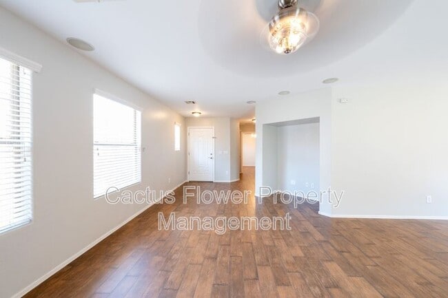 Building Photo - 2721 E Bart St