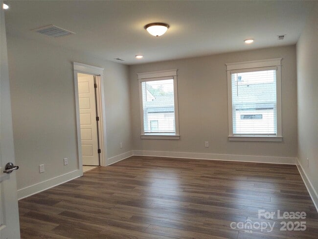Building Photo - 4013 Belle Landing Rd