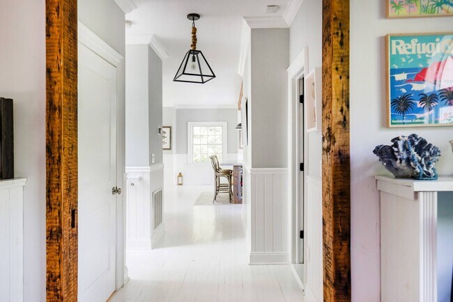 Building Photo - 29 Meadows E