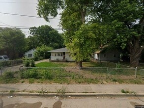 Building Photo - 2 bedroom home