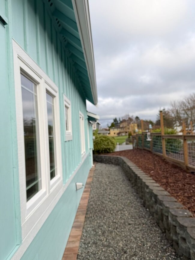 Building Photo - Location! Location! Your fully furnished Cairn Cottage is located in Coupeville! $200 MOVE IN CRE...