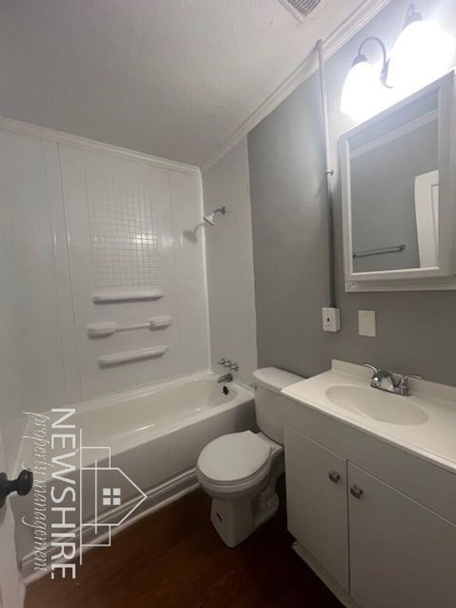 Building Photo - 208 Crestfield Rd