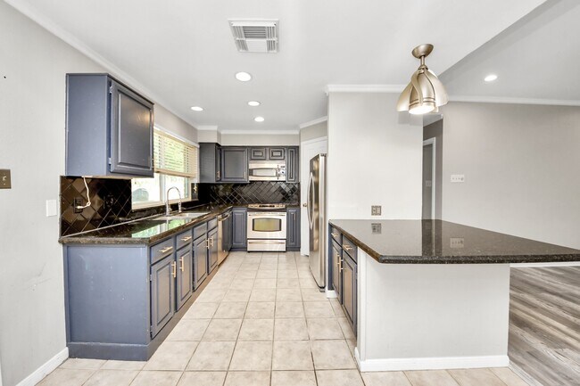 Building Photo - 3402 Hidden Creek Dr