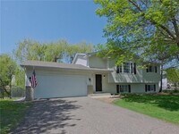 Building Photo - 407 Wagon Wheel Cir