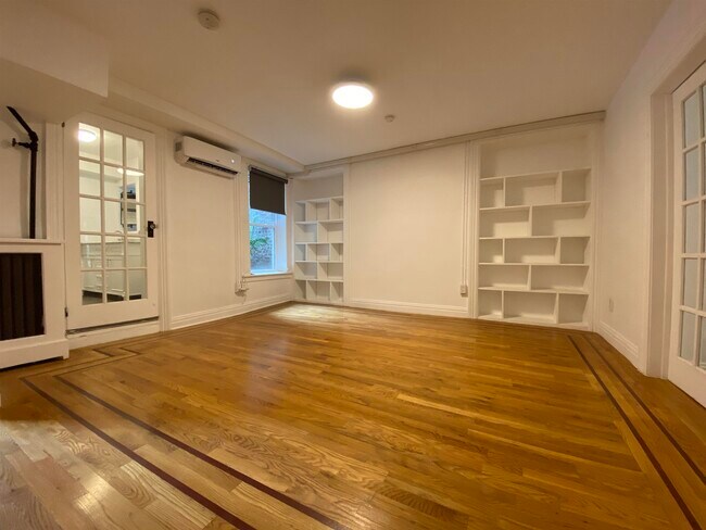 Building Photo - 284 4th St