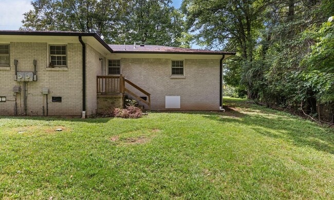 Building Photo - 121 Glenn Springs Rd