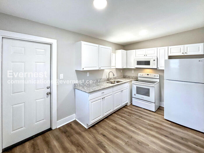 Building Photo - 1308 Melrose Ave S